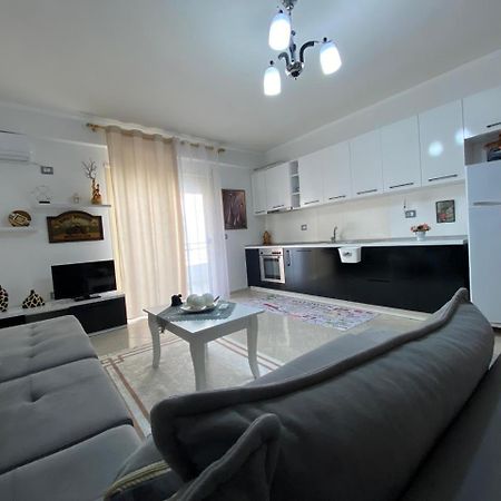 Liam Apartments Вльора Екстер'єр фото