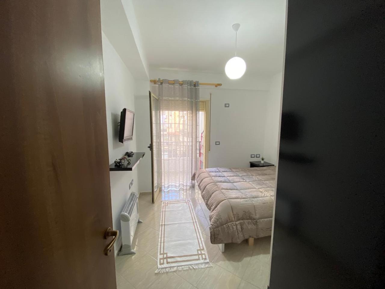Liam Apartments Вльора Екстер'єр фото