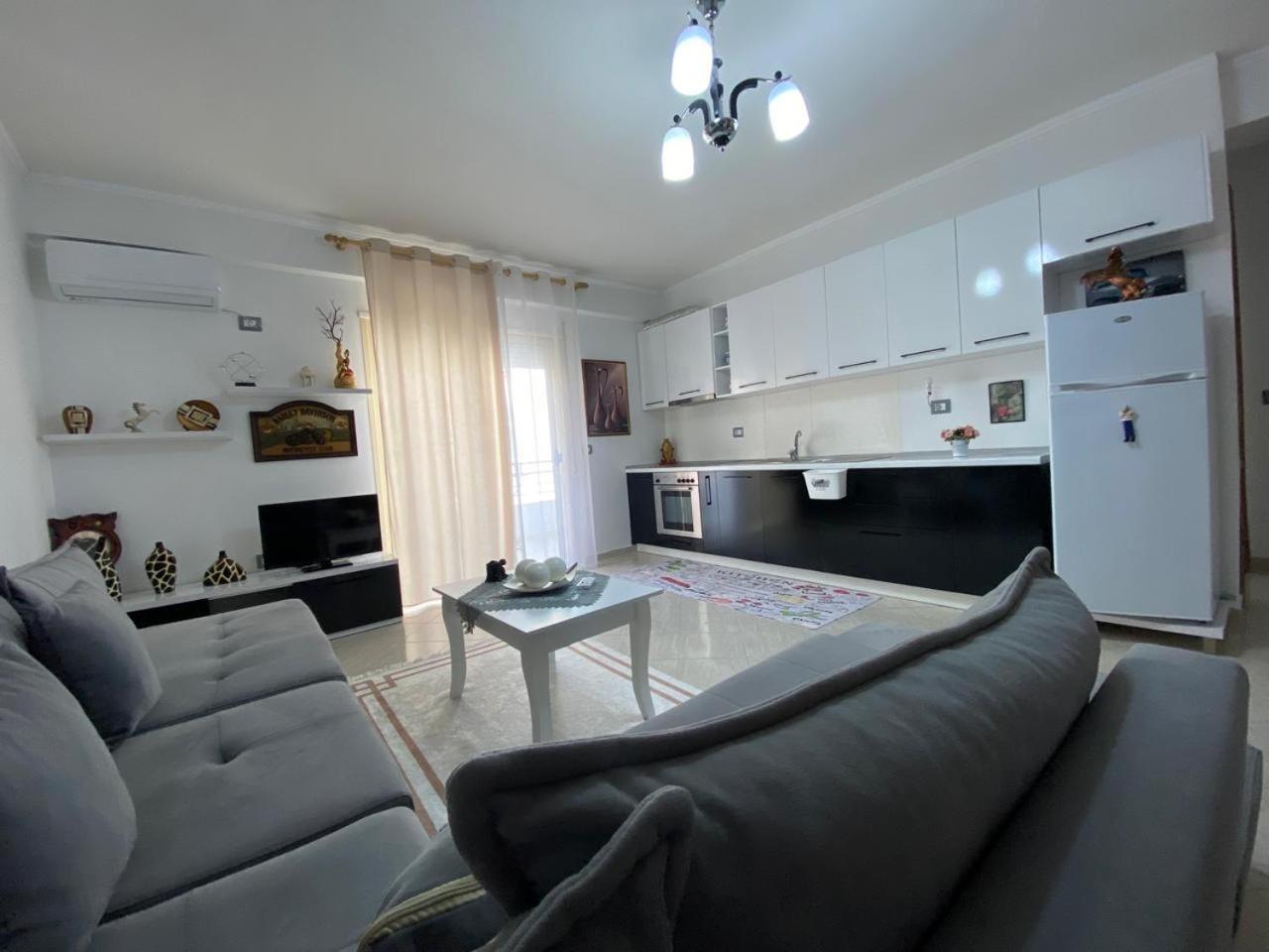 Liam Apartments Вльора Екстер'єр фото