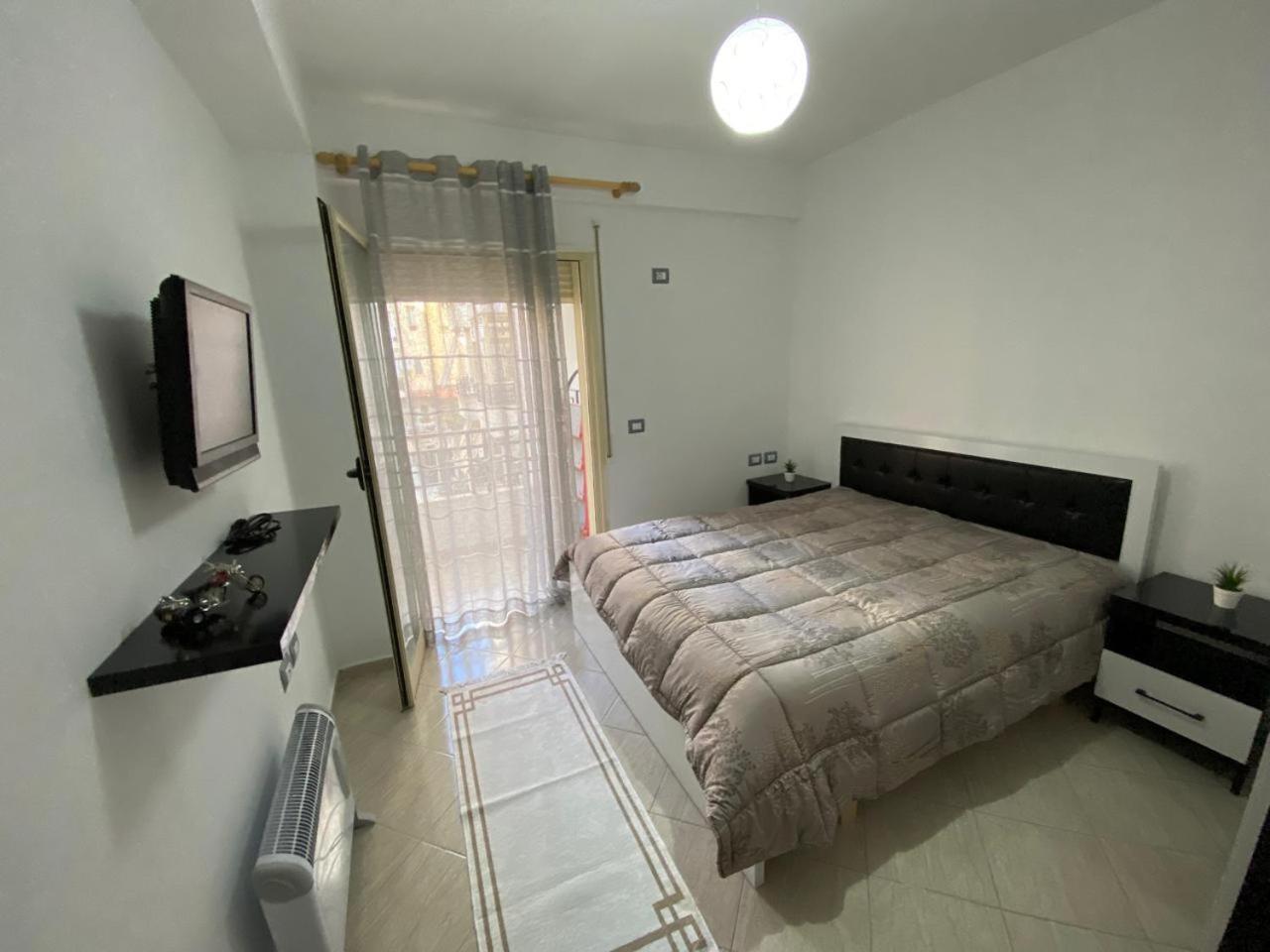 Liam Apartments Вльора Екстер'єр фото