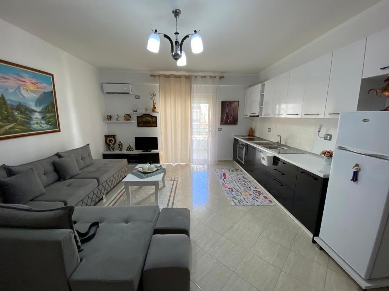 Liam Apartments Вльора Екстер'єр фото